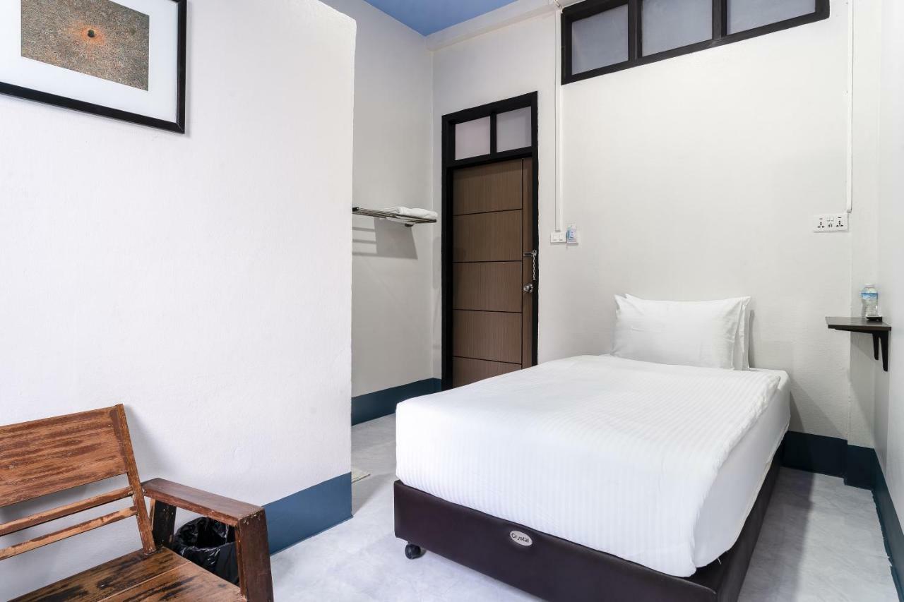 Udomsuk Hotel Сатун Екстериор снимка