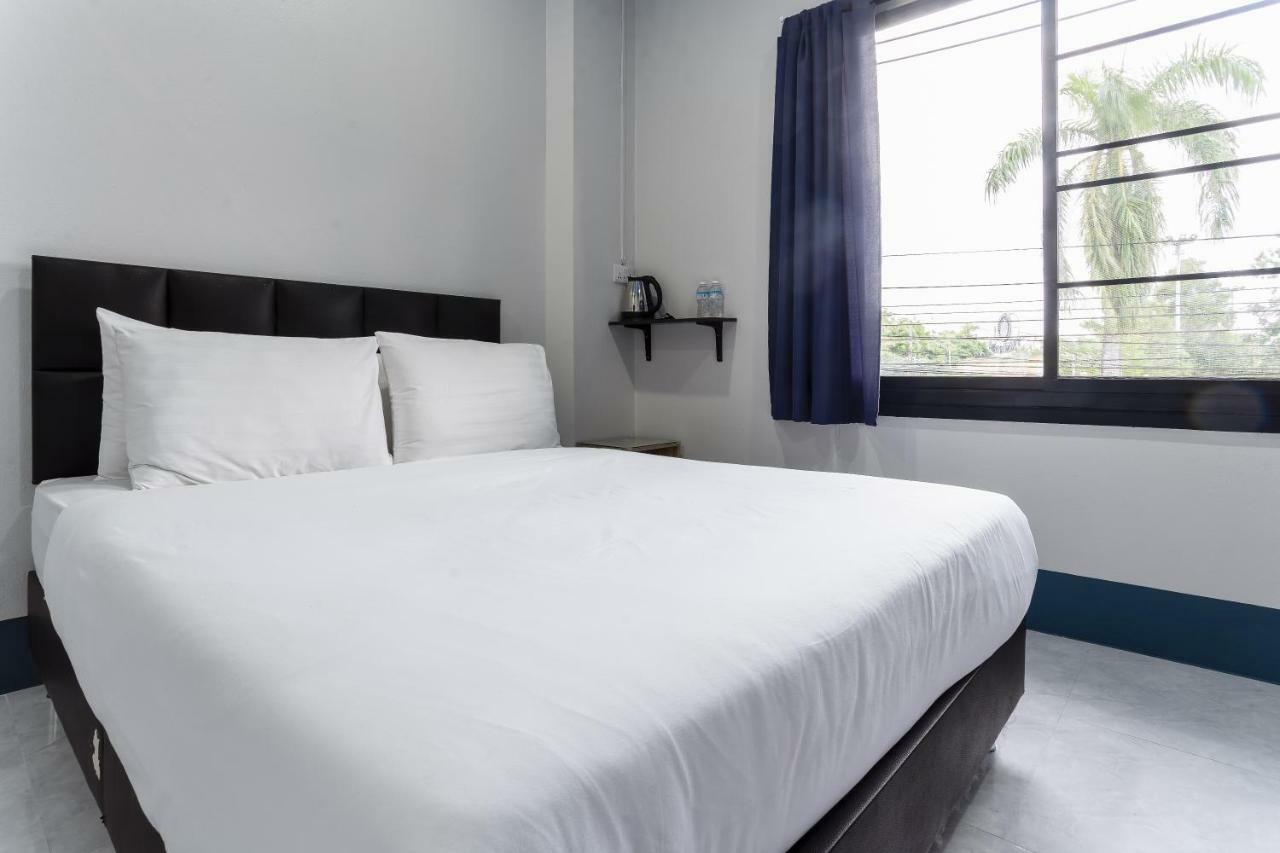 Udomsuk Hotel Сатун Екстериор снимка